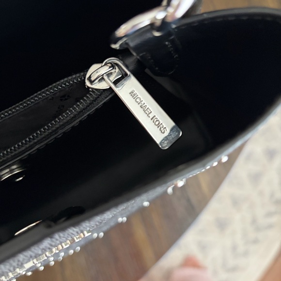 Michael Kors Pratt Medium Patchwork Studded shoulder Bag/W dust bag! - Picture 5 of 9